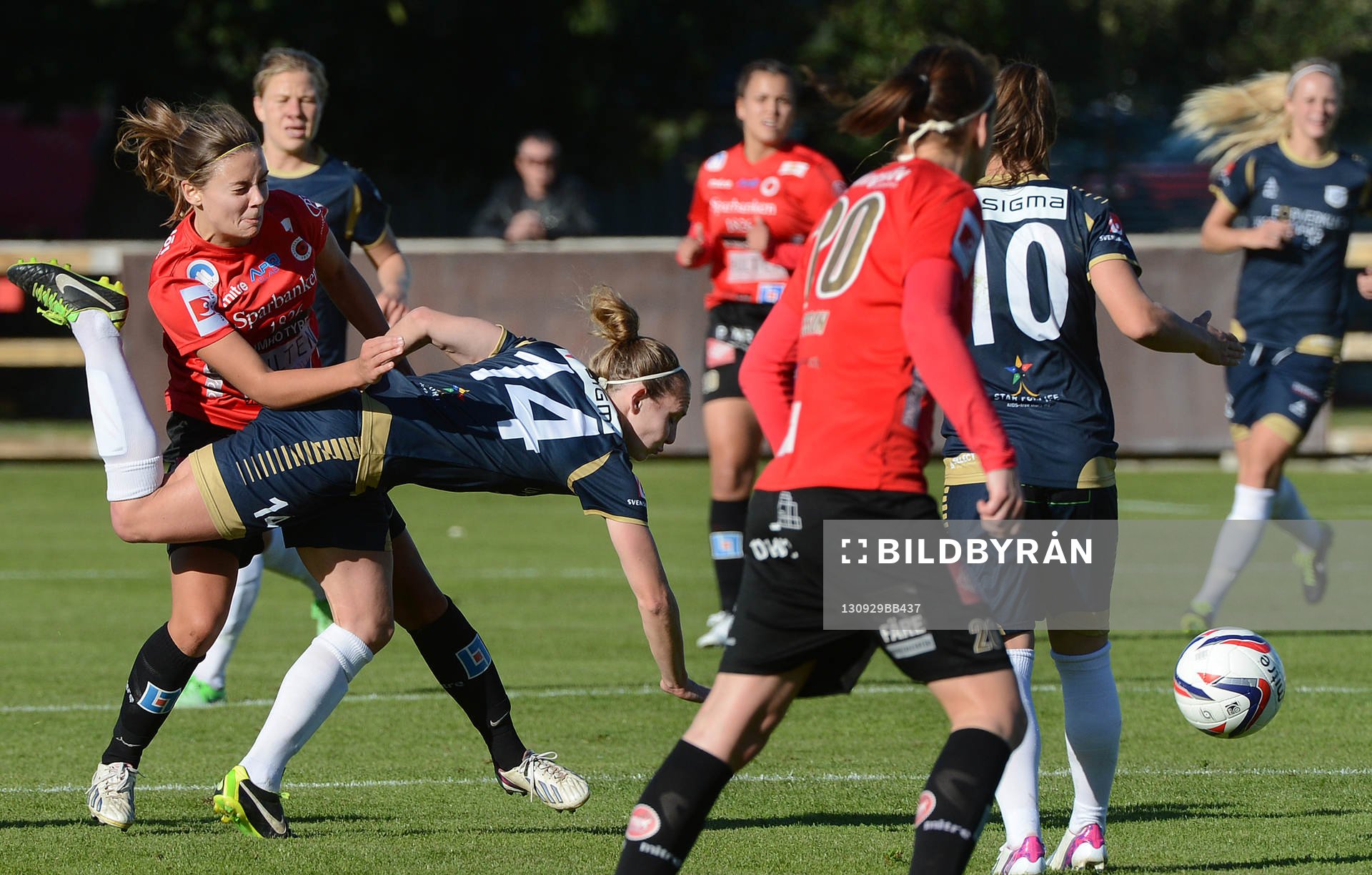 Manon Melis tas hårt av Kdffspelare