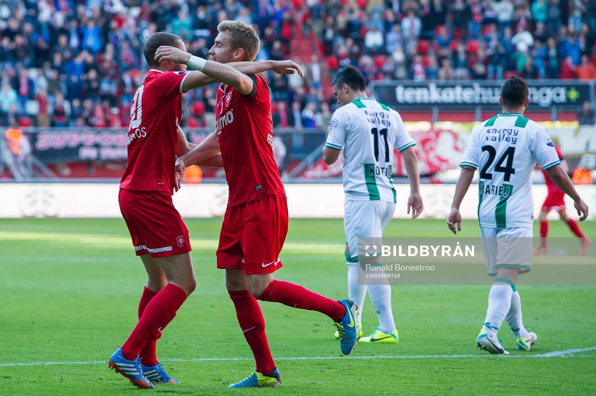 ENSCHEDE, FC Twente - FC Groningen, Voetbal Eredivisie, Stadion Grolsch Veste, Seizoen 2013 / 2014, 29-09-2013, FC Twente speler Rasmus Bengtsson juicht na de 1-0.