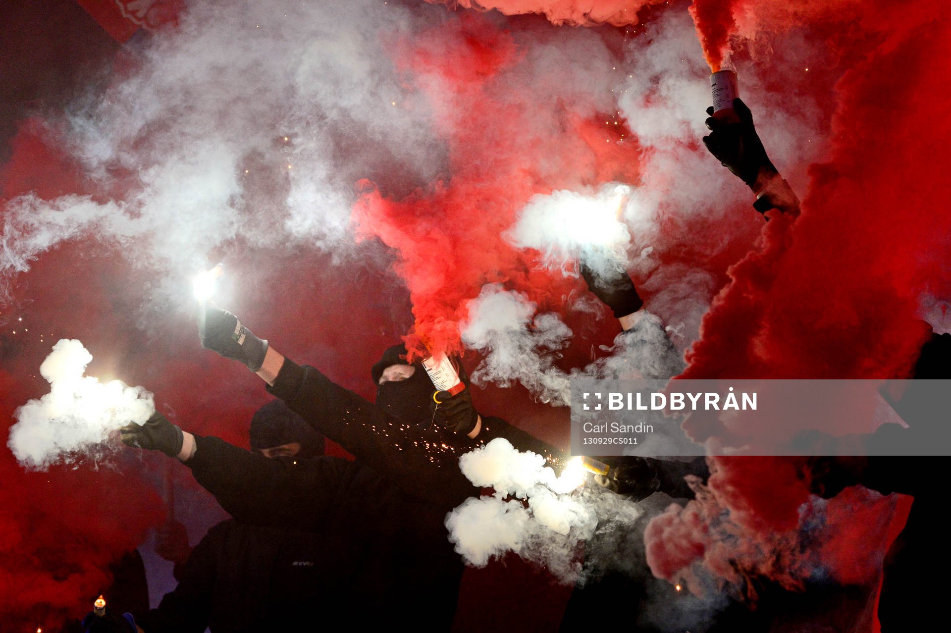 Maskerade Helsingborgssupportrar med bengaler