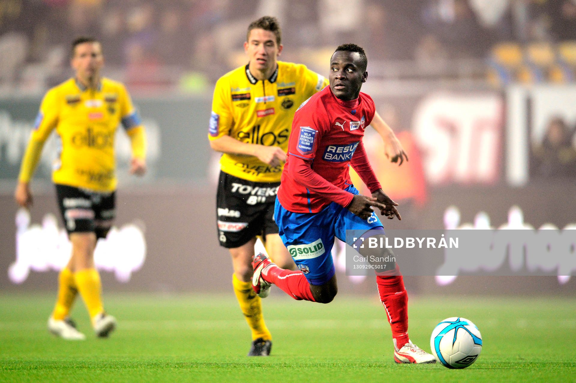 Helsingborgs David Accam jagas av Elfsborgs Marcus Rohdén