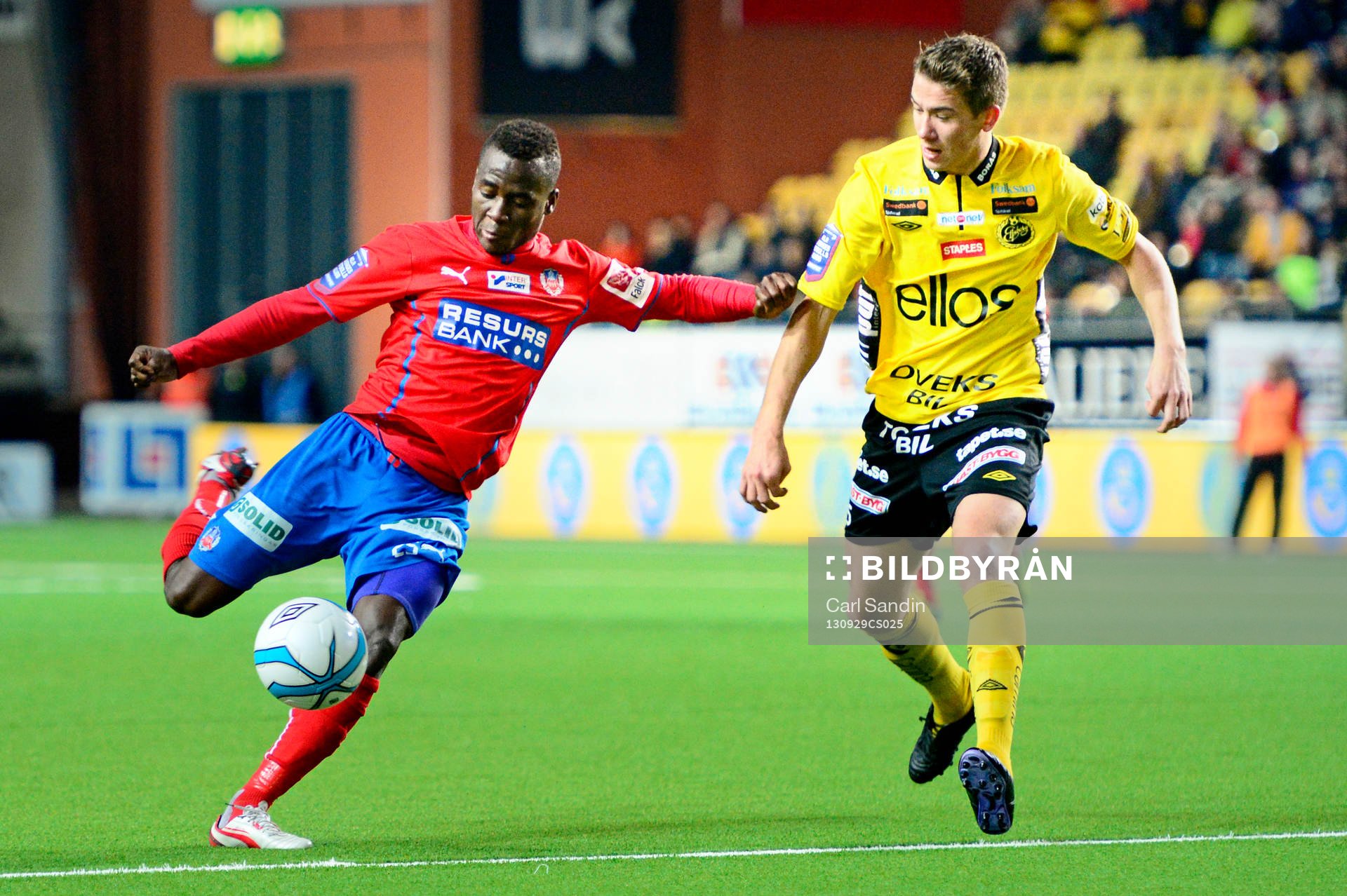 Helsingborgs David Accam och Elfsborgs Marcus Rohdén under fotbollsmatchen i Allsvenskan mellan Elfsborg och Helsingborg den 29 september 2013 i Borås.
