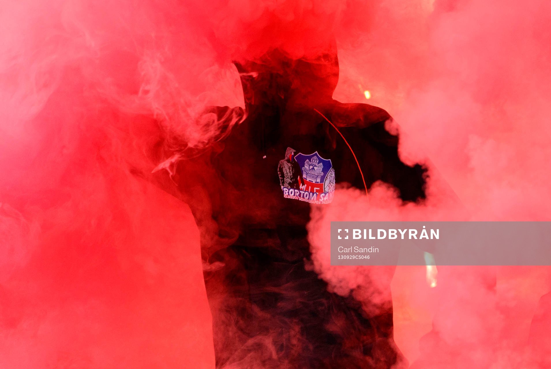 Helsingborgssupporter i röken på läktaren