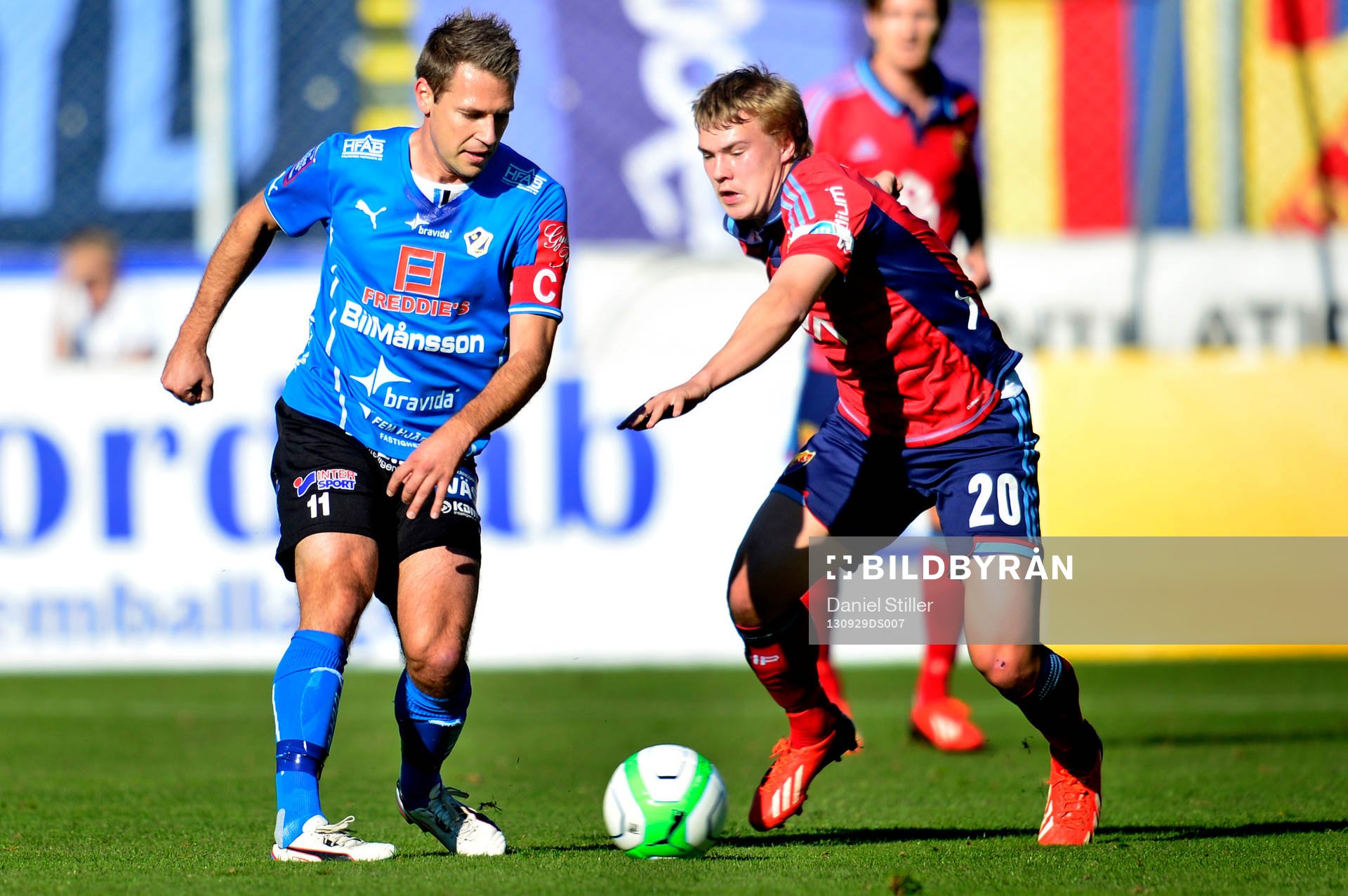 Halmstads Stefan Selakovic och Djurgårdens Simon Tibbling