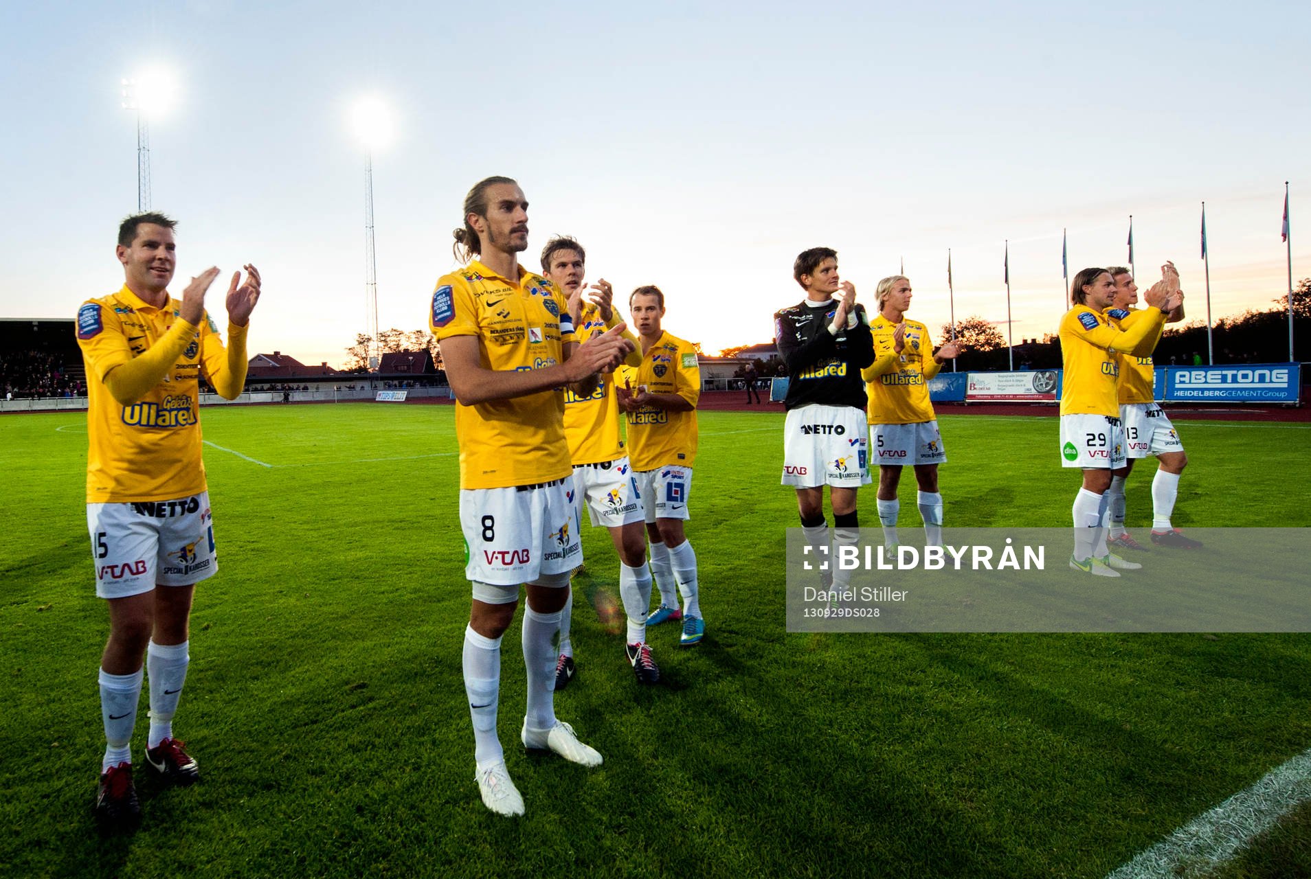 Falkenberg och Tobias Karlsson tackar publiken