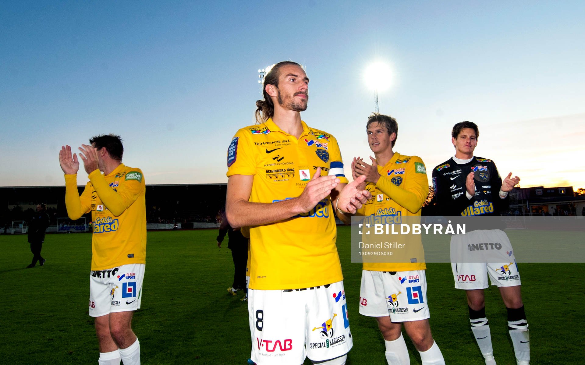 Falkenberg och Tobias Karlsson tackar publiken