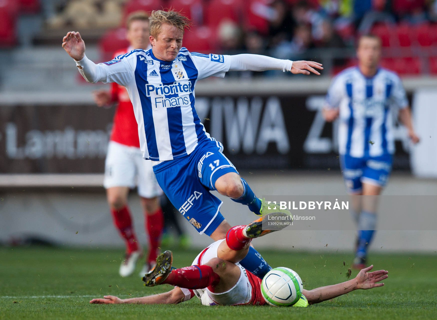 Erik Israelsson, Kalmar, glidtacklar Sam Larsson,