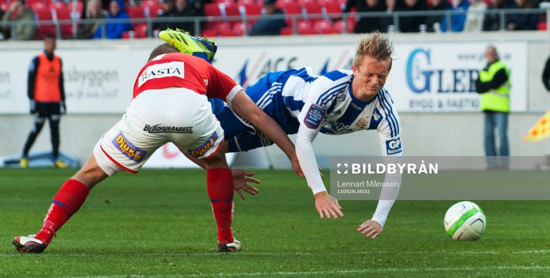 Mats Solheim, Kalmar, stoppar Sam Larsson, Göteborg, i