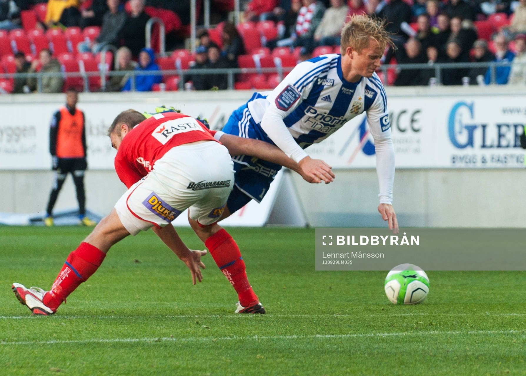 Mats Solheim, Kalmar, stoppar Sam Larsson, Göteborg, i