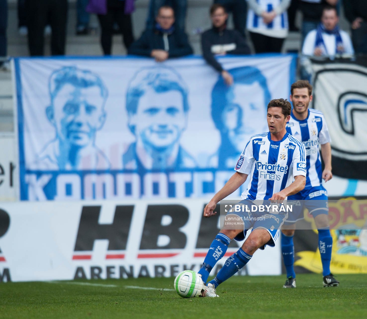 Banderoll med tre IFK Göteborgs-legendarer, Bertil