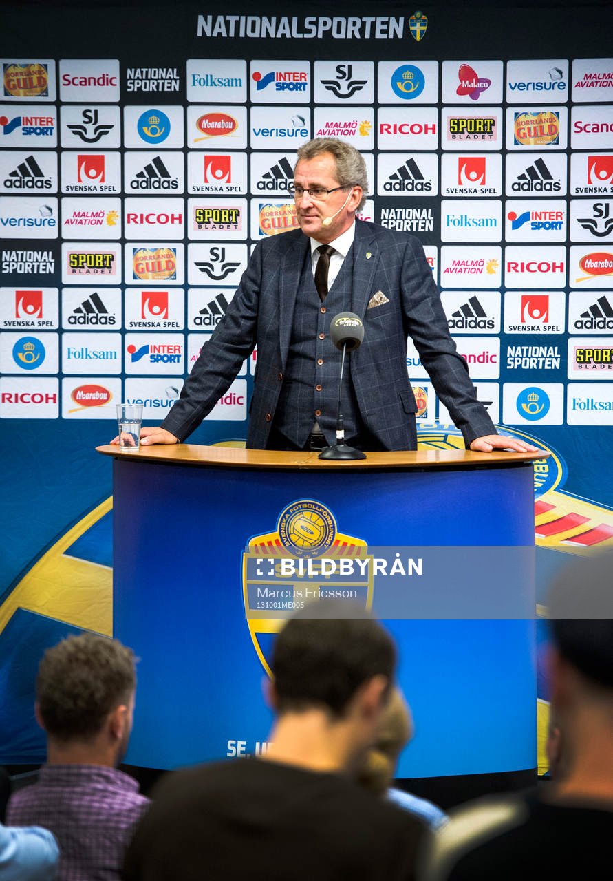 Presskonferens med förbundskaptenen Erik Hamrén