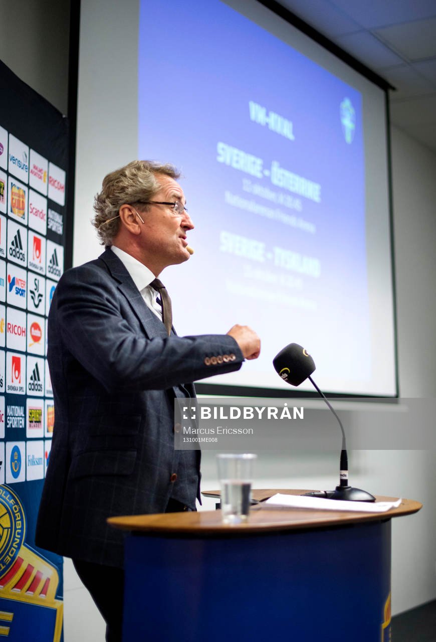 Presskonferens med förbundskaptenen Erik Hamrén som