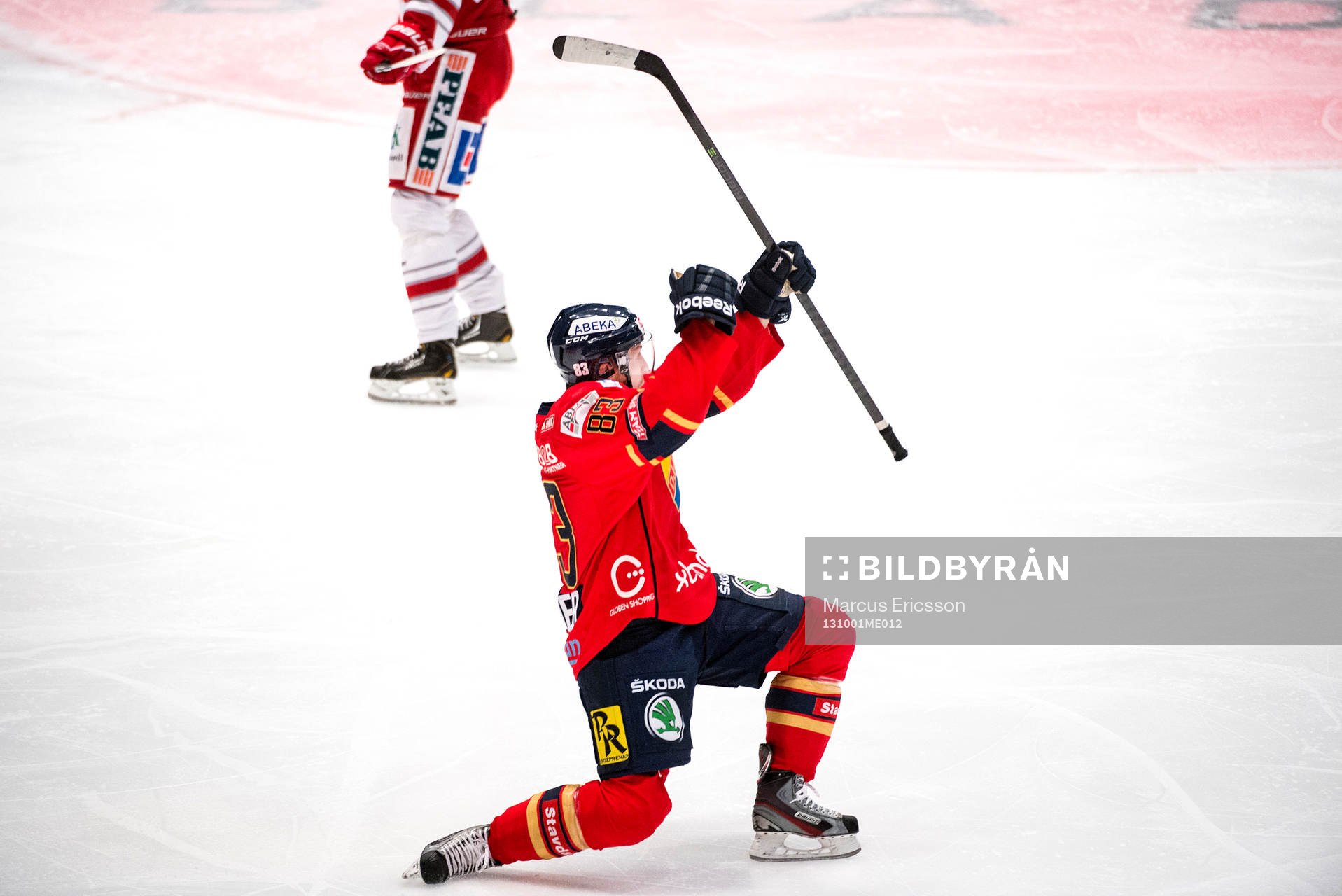 Djurgårdens Dustin Johner spänner bågen i sitt jubel