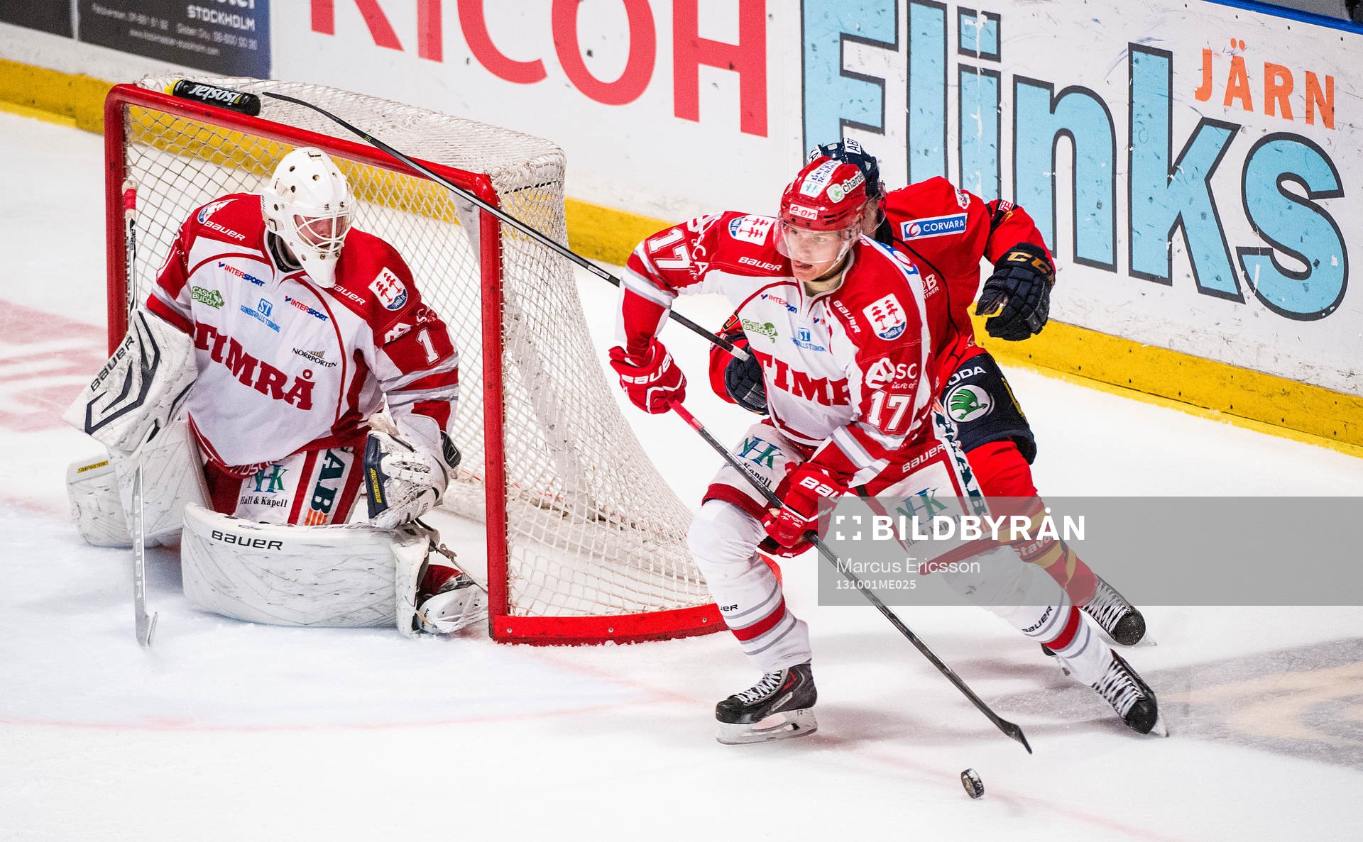 Timrås Anton Wedin med puck