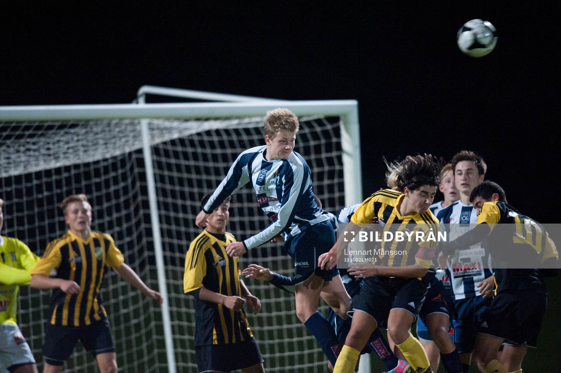 En Kristianstads-spelare nickar undan