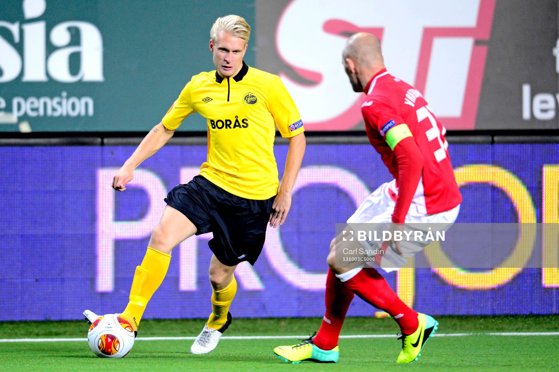 Elfsborgs Johan Larsson och Standard Lieges Jelle van Damme