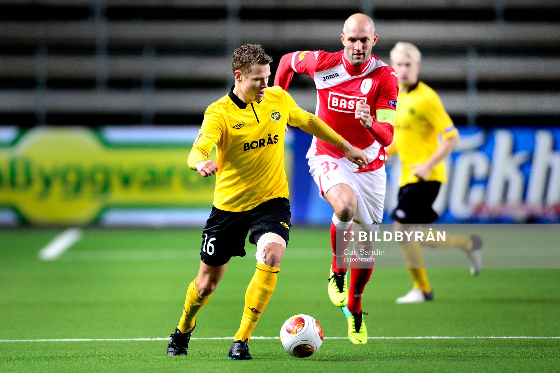 Elfsborgs Viktor Claesson och Standard Lieges Jelle van