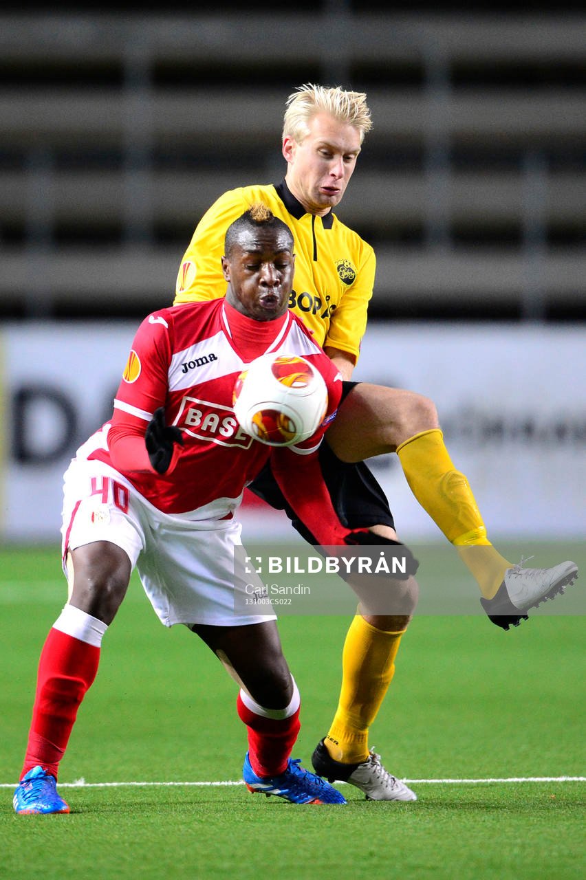 Standard Lieges Paul Mpoku och Elfsborgs Johan Larsson