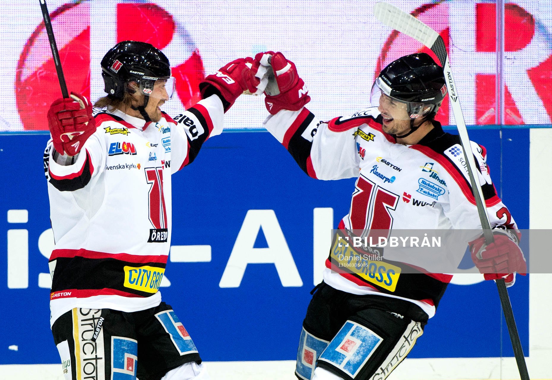 Örebros Tim Wallace jublar