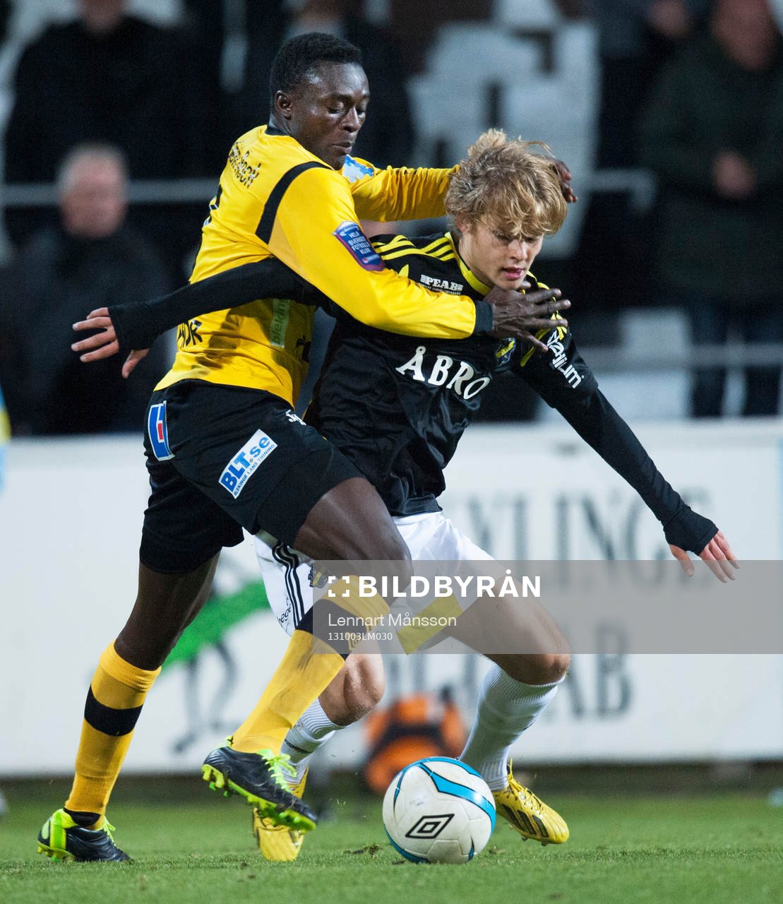   Mjällbys Gbenga Arokoyo trycker ner Sam Kundholm, AIK, under fotbollsmatchen i allsvenskan mellan Mjällby och AIK 4 oktober 2013.