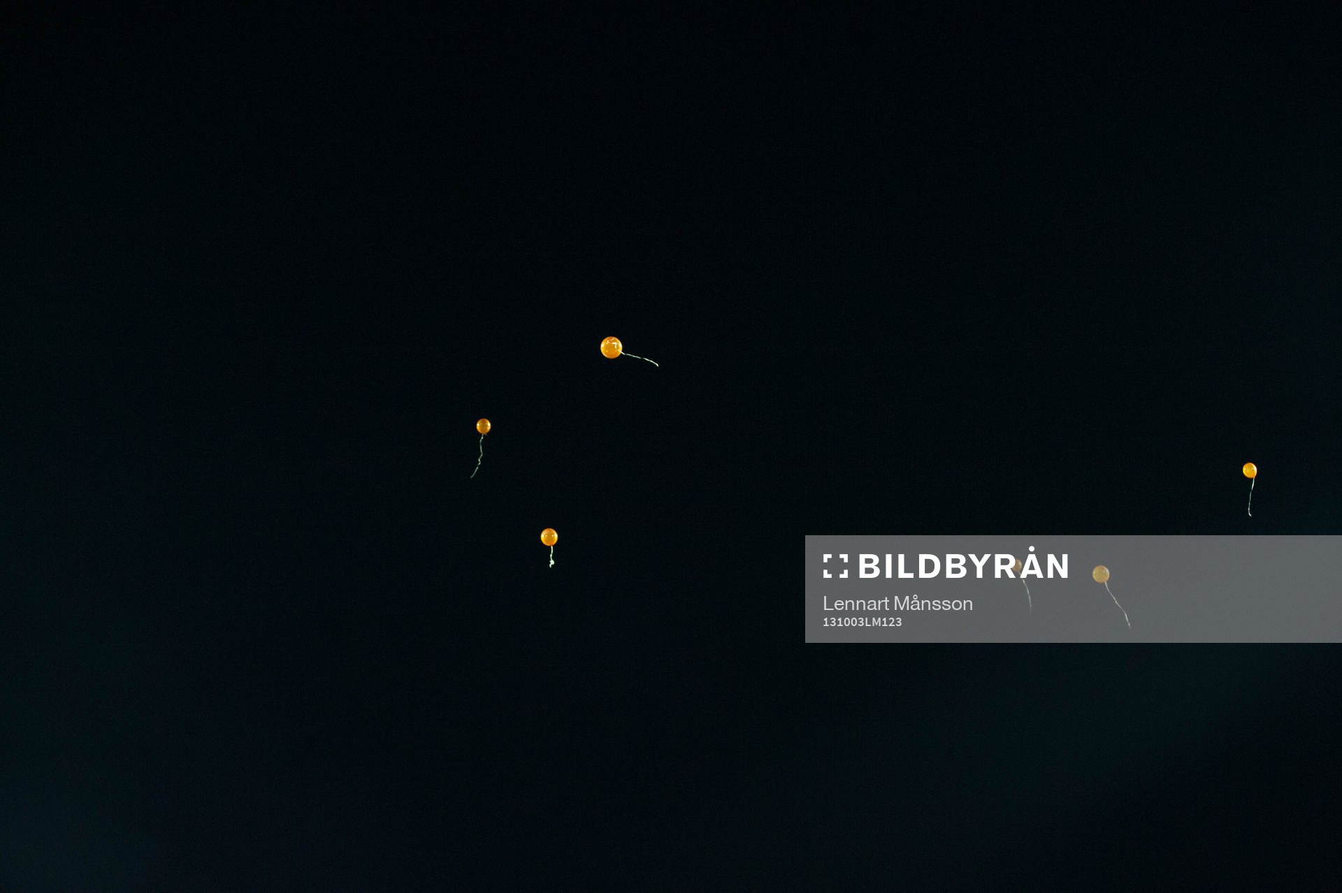 Ballonger mot hösthimlen