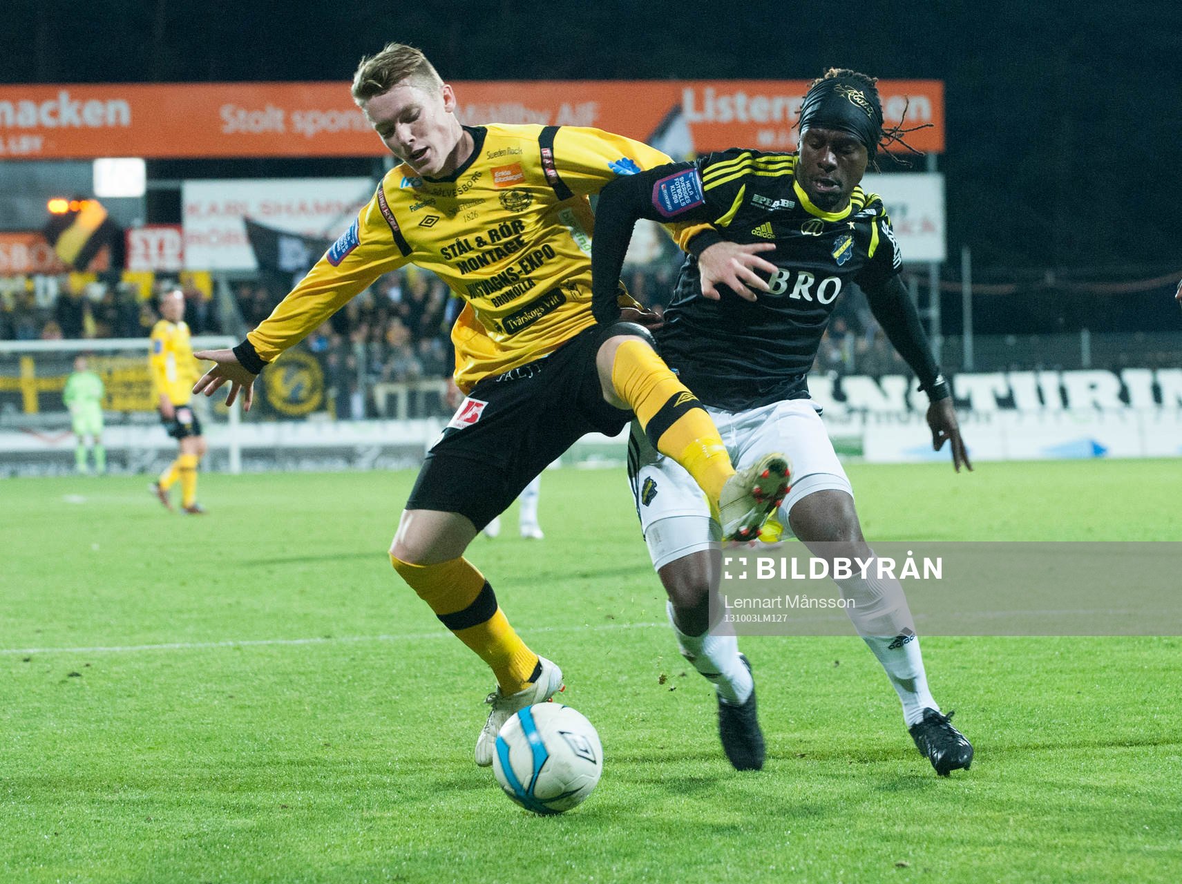 Mjällbys Viktor Agardius och Martin Mutumba, AIK