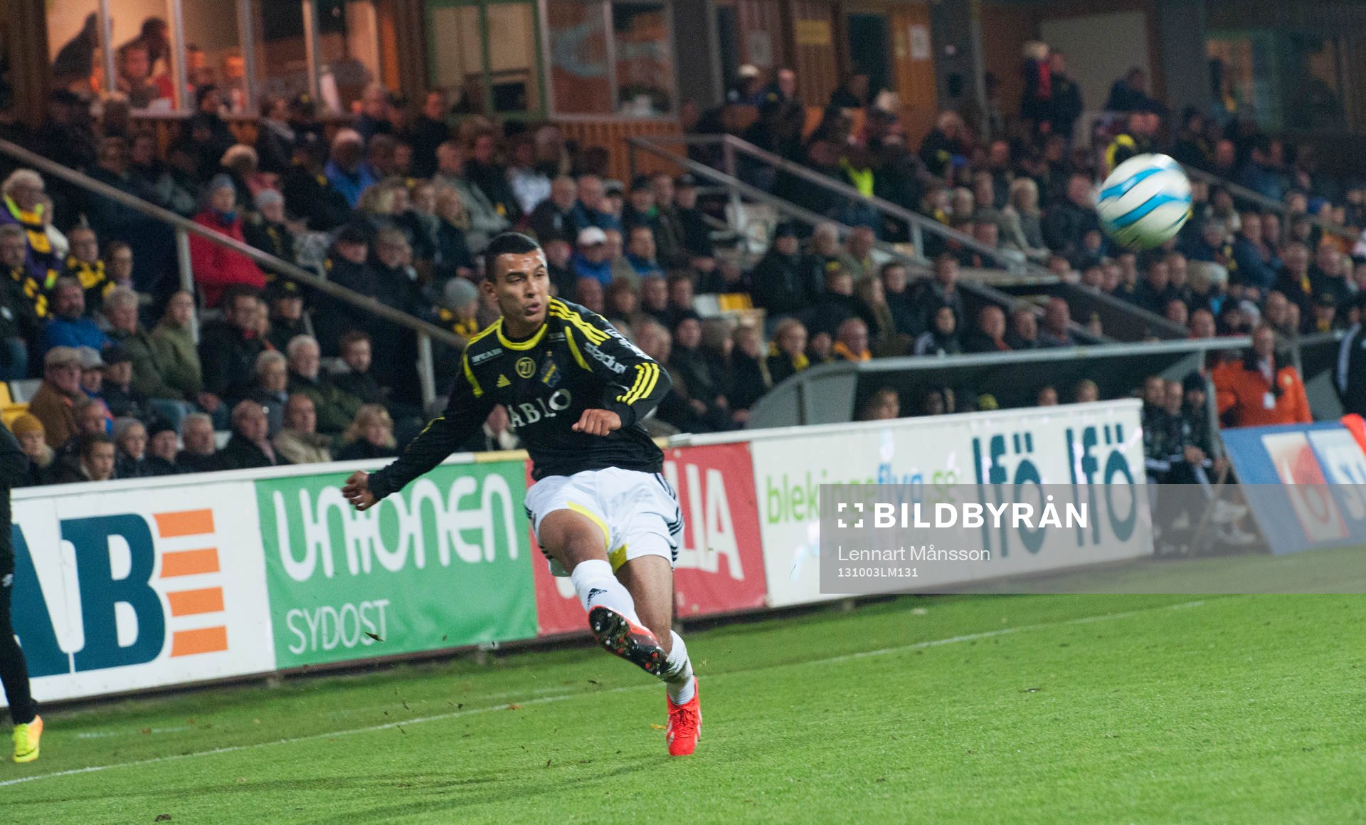 Nabil Bahoui skickar in ett inlägg