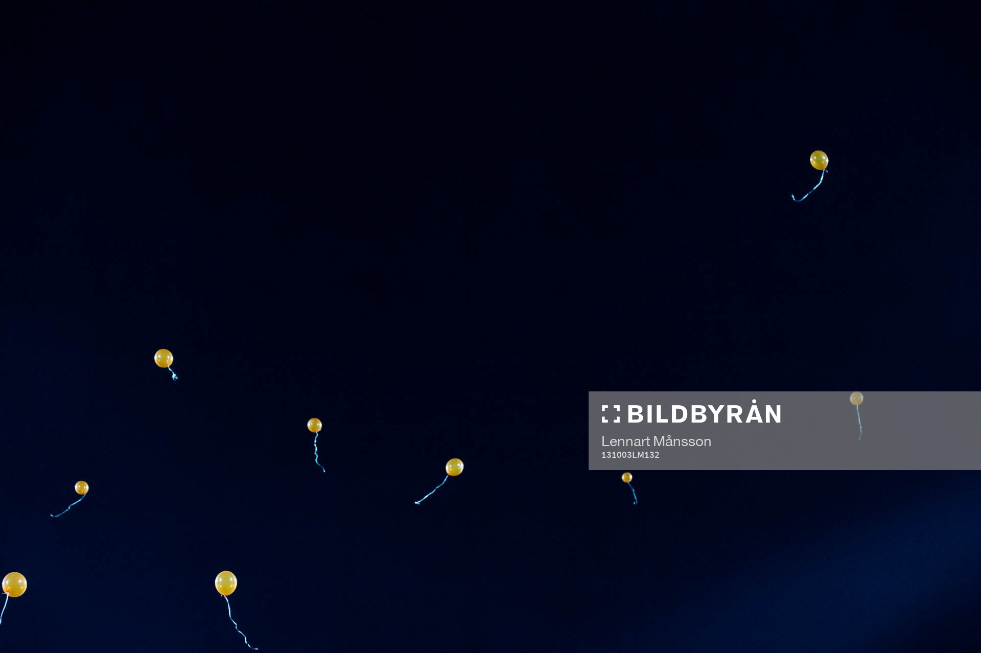 Ballonger mot hösthimlen
