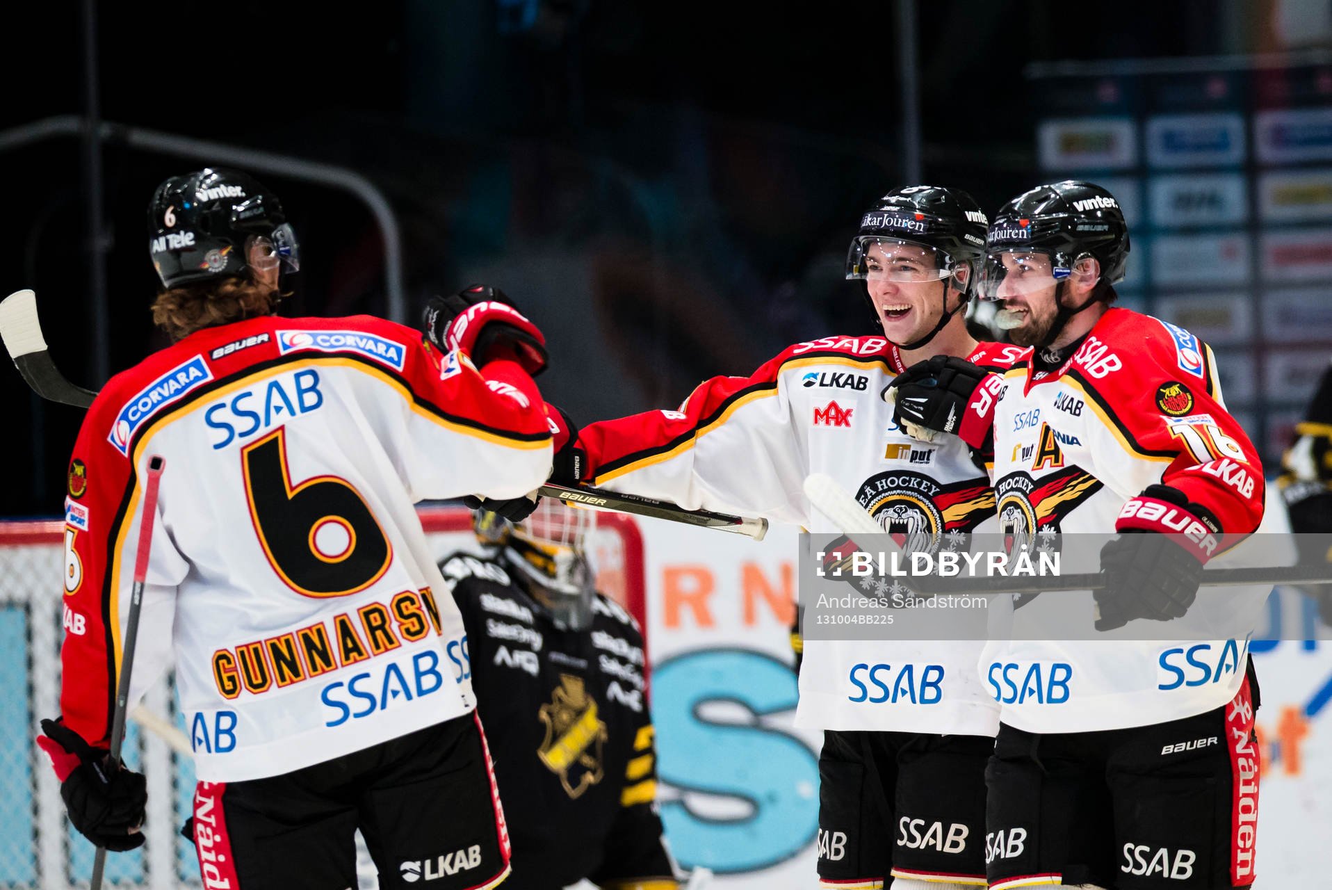 Luleås Niklas Olausson (h) gör 4-1 och firar med Johan