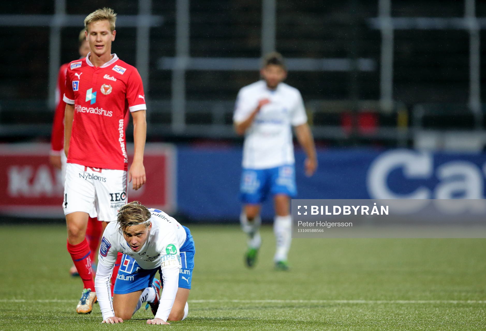 På knä Norrköpings Christoffer Nyman framför Kalmars
