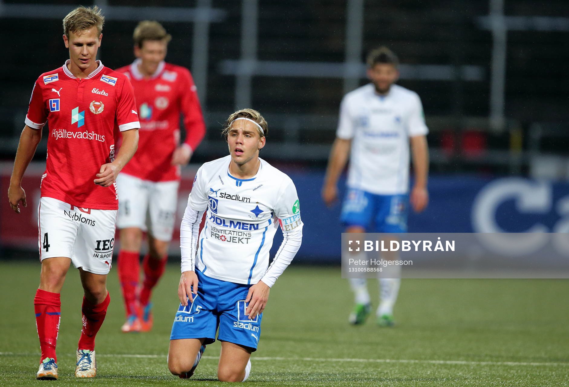 På knä Norrköpings Christoffer Nyman framför Kalmars