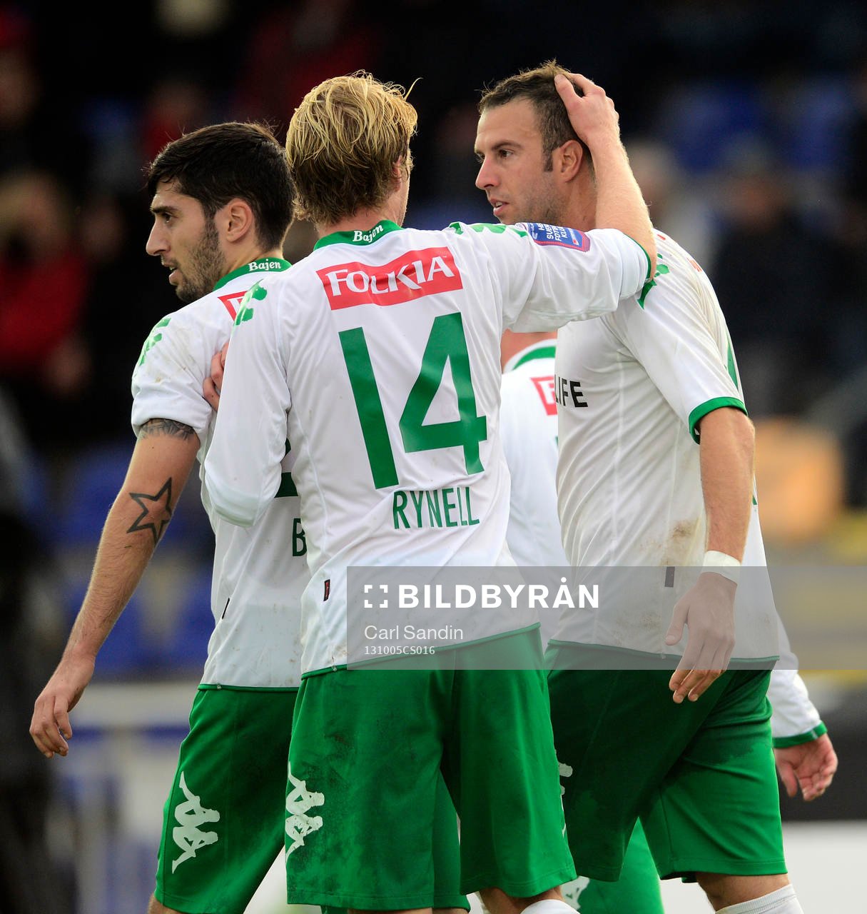 Hammarbys Andreas Haddad gratuleras efter 0-1 under fotbollsmatchen i Superettan mellan Varberg och Hammarby den 5 oktober 2013 i Varberg.