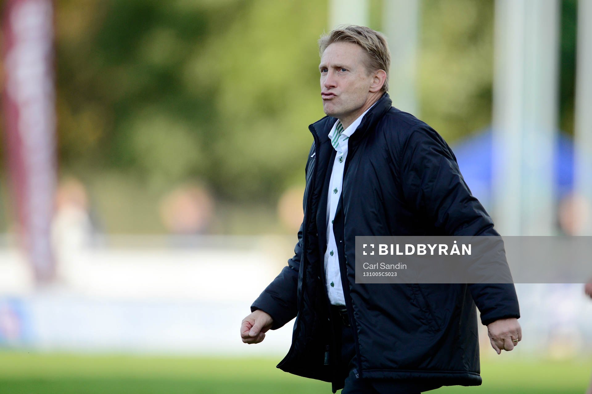 Hammarbys tränare Thomas Dennerby  under fotbollsmatchen i Superettan mellan Varberg och Hammarby den 5 oktober 2013 i Varberg.