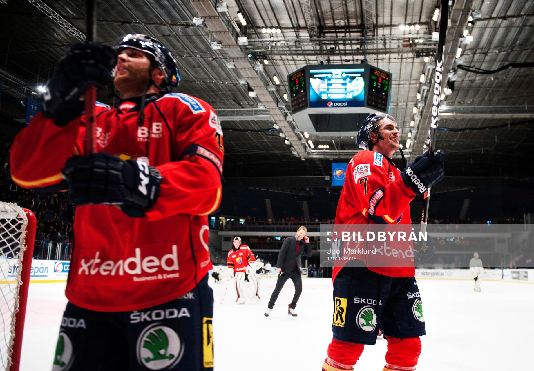 Djurgårdens Mattias Guter och Nils Andersson jublar