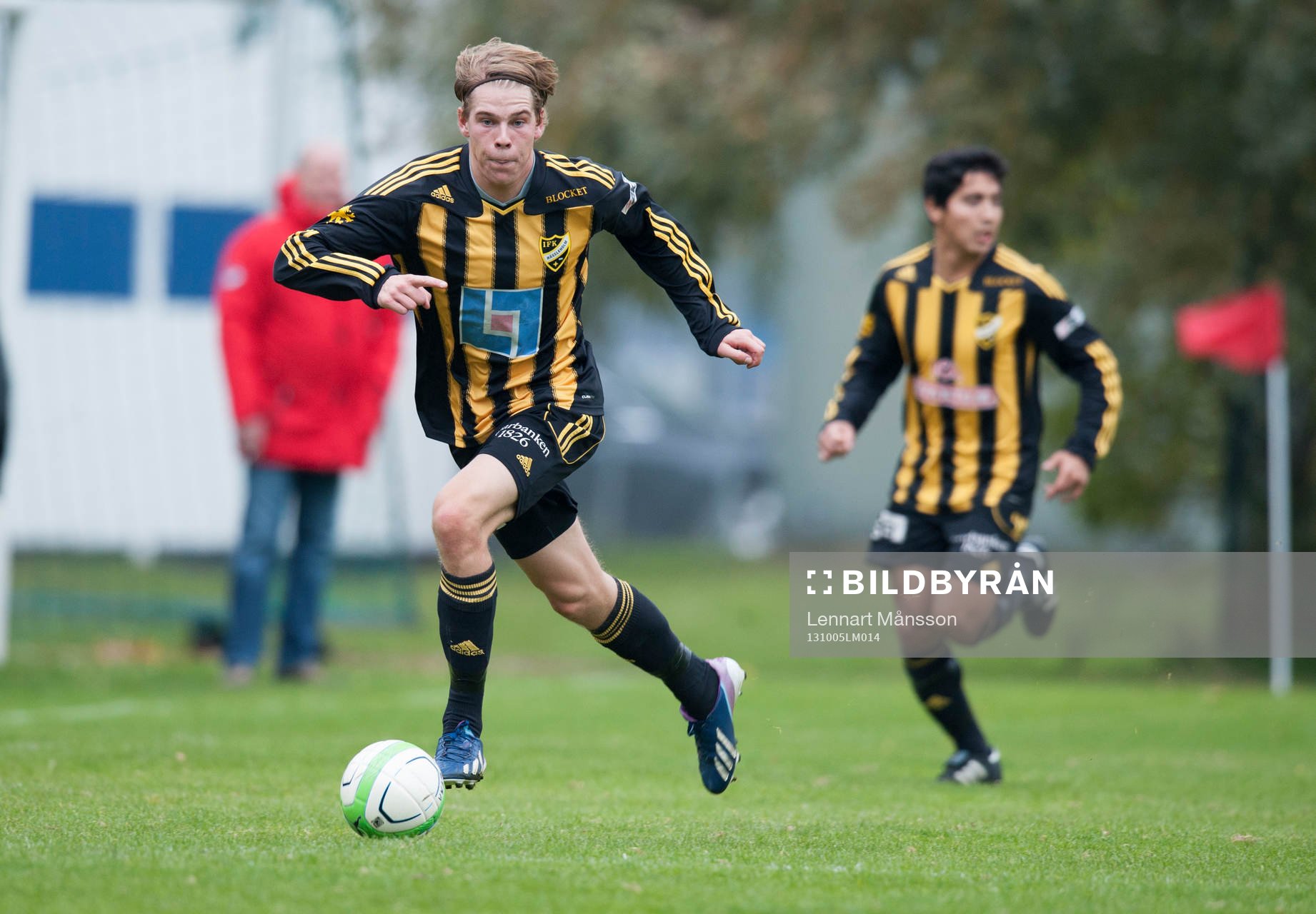 IFK Hässleholms  Filip Ranmo stormar fram i matchen i