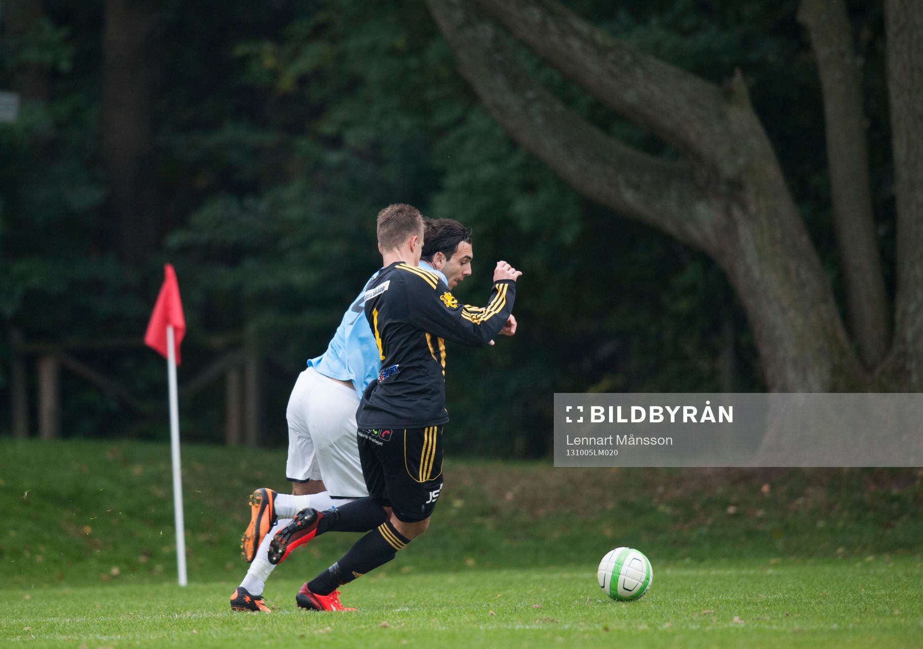 Kamp vid hörnflaggan i matchen i division 3 mellan Råå