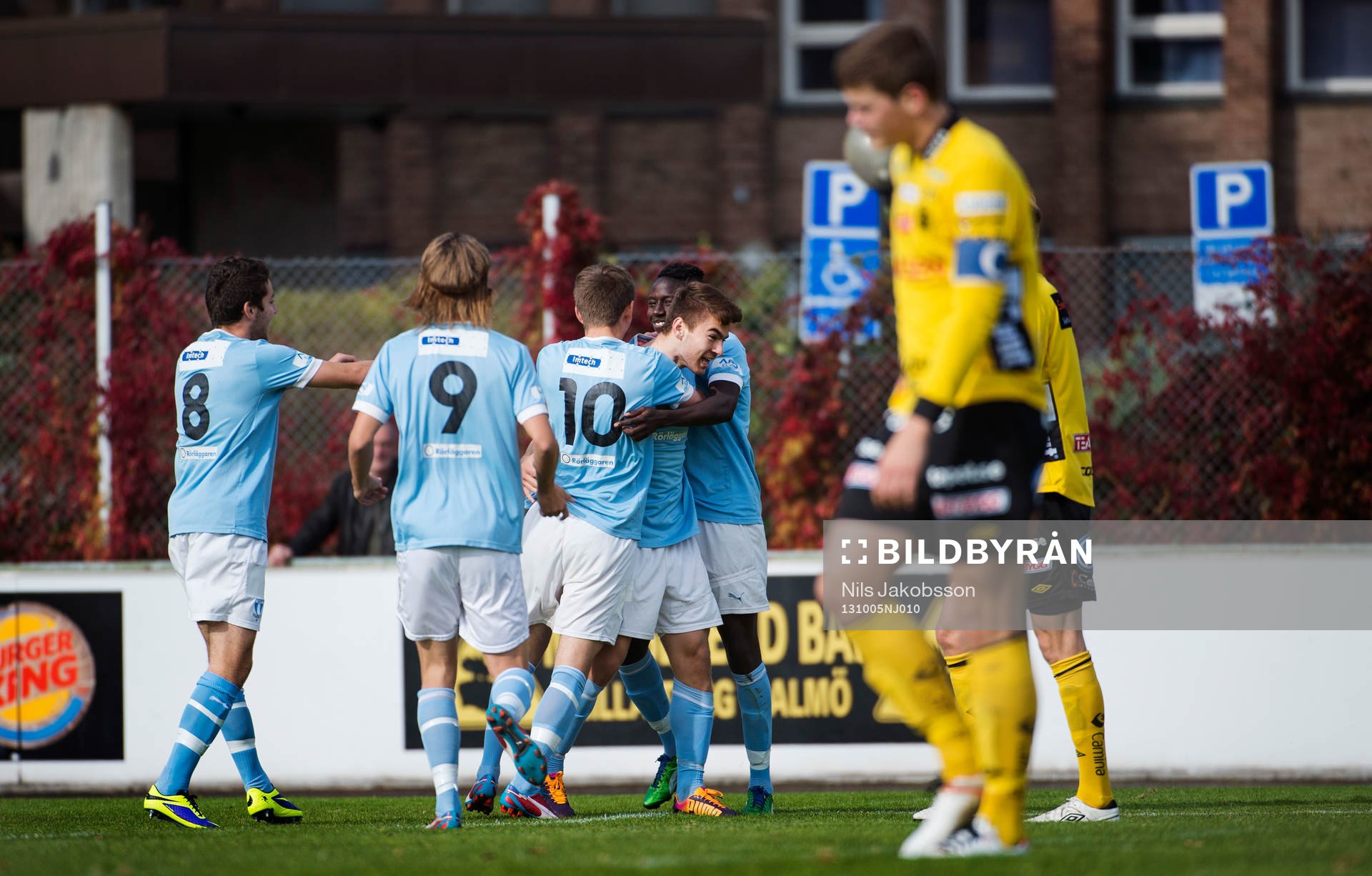 Malmös Mirza Halvadzic nickar in 1-0 och jublar (huvudet