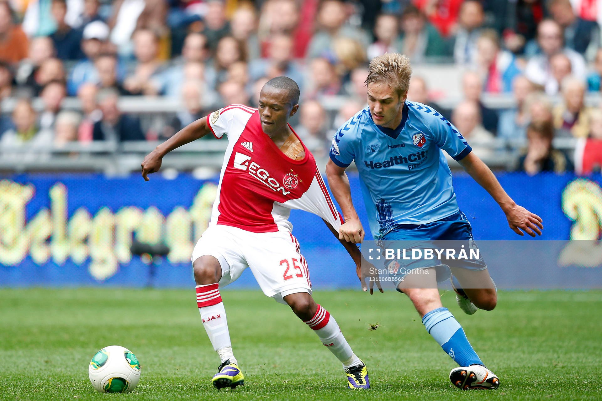 AMSTERDAM, Stadion Arena , seizoen 2013 / 2014 Eredivisie voetbal, 06-10-2013 Ajax - FC Utrecht 3-0. Duel tussen Thulani Serero (l) en Johan Martensson.