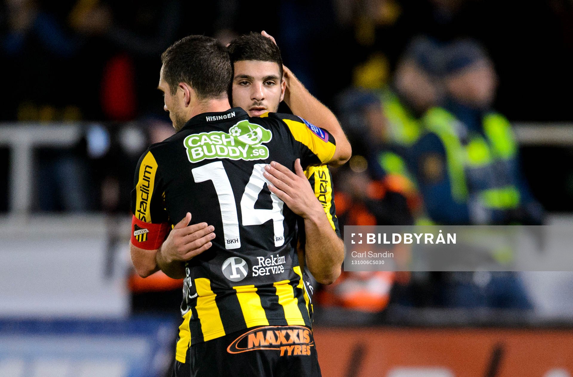 Häckens Martin Ericsson och Moestafa El Kabir kramar om