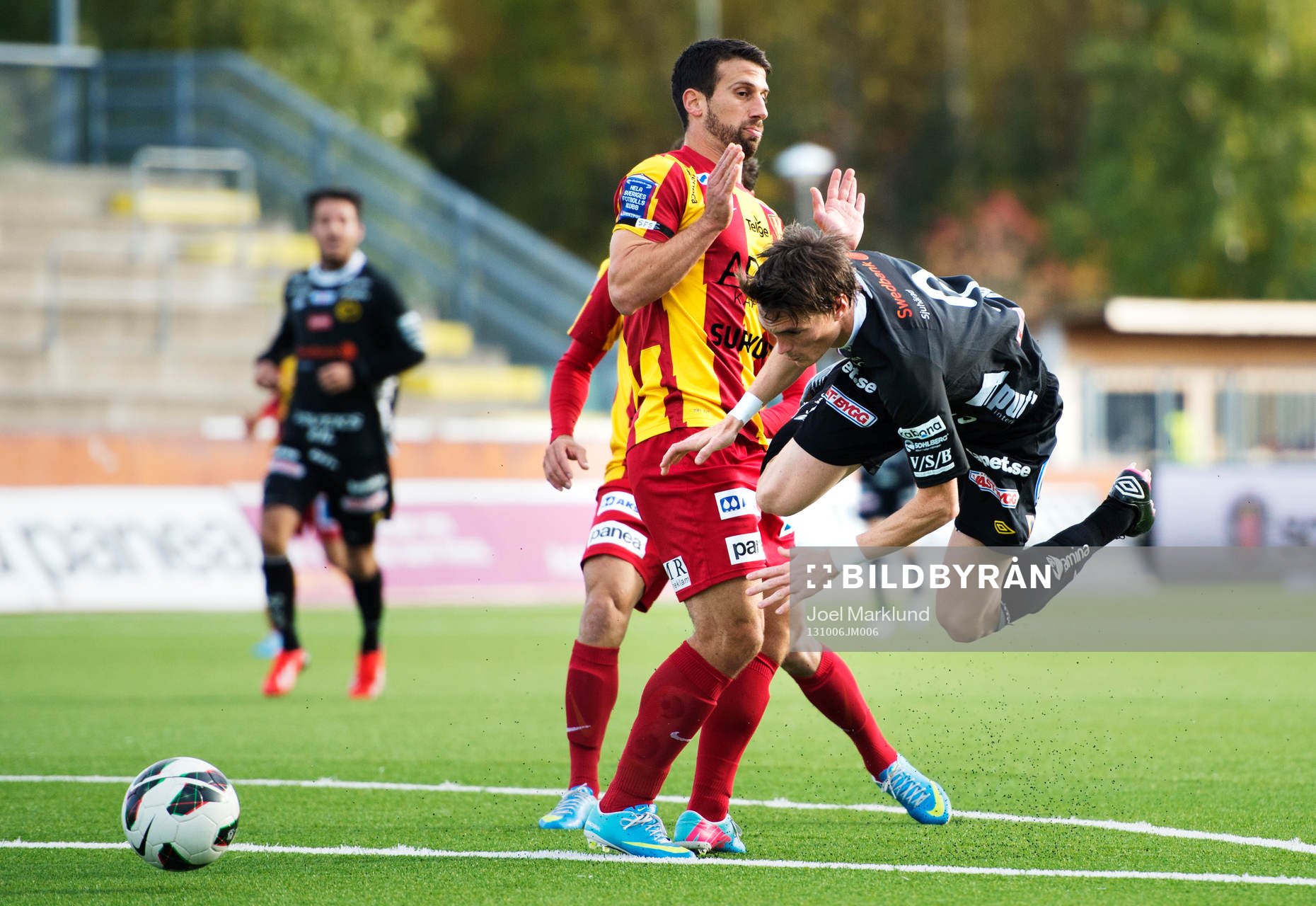 Syrianskas Suleyman Sleyman stoppar Elfsborgs Lasse Nilsson