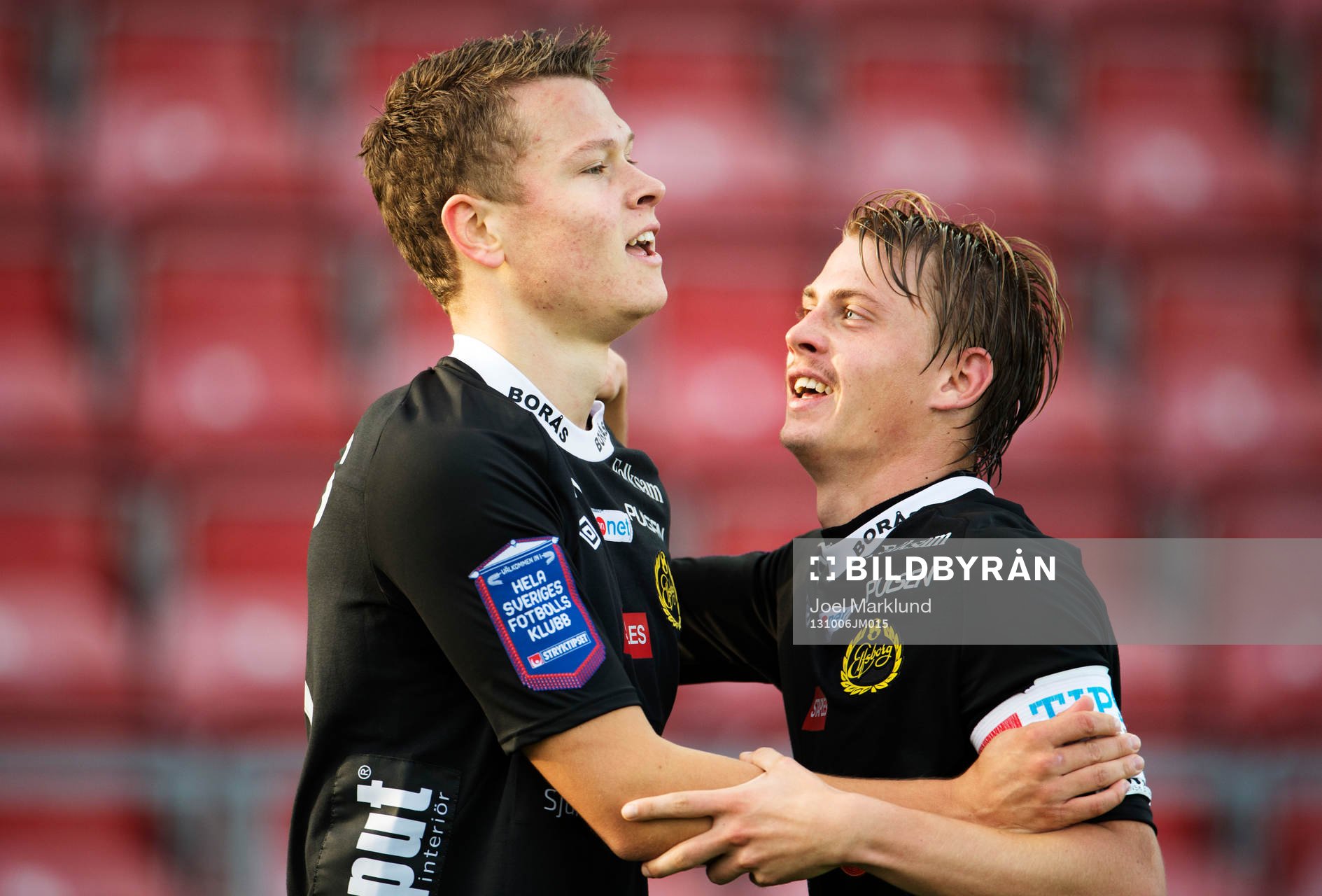 Elfsborgs Viktor Claesson och Simon Hedlund jublar