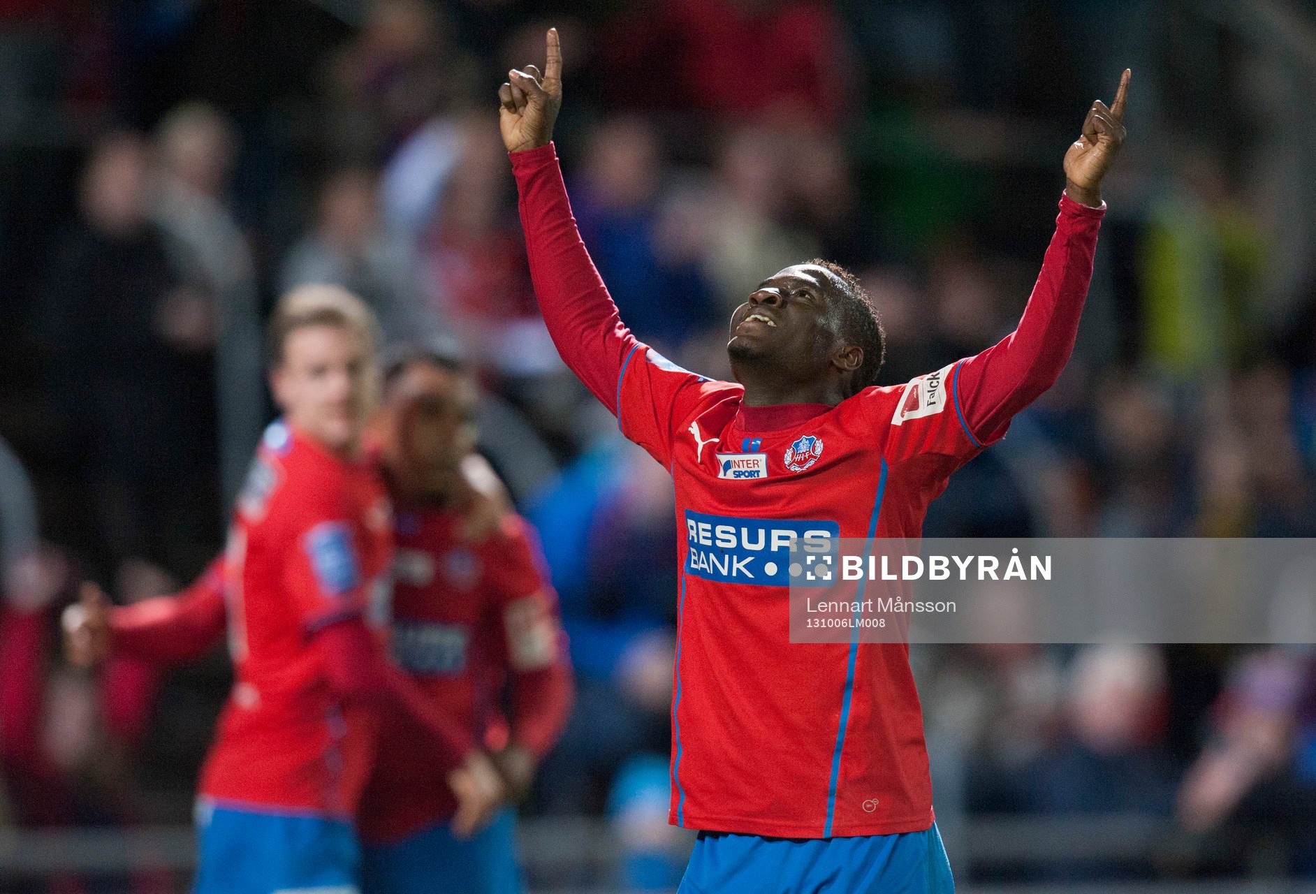 Helsingborgs Alvaro Santos har gjort 4-2 efter passning från David Accam och vilt jubel i matchen i allsvenskan mellan Helsingborg och Halmstad 6 oktober 2013.