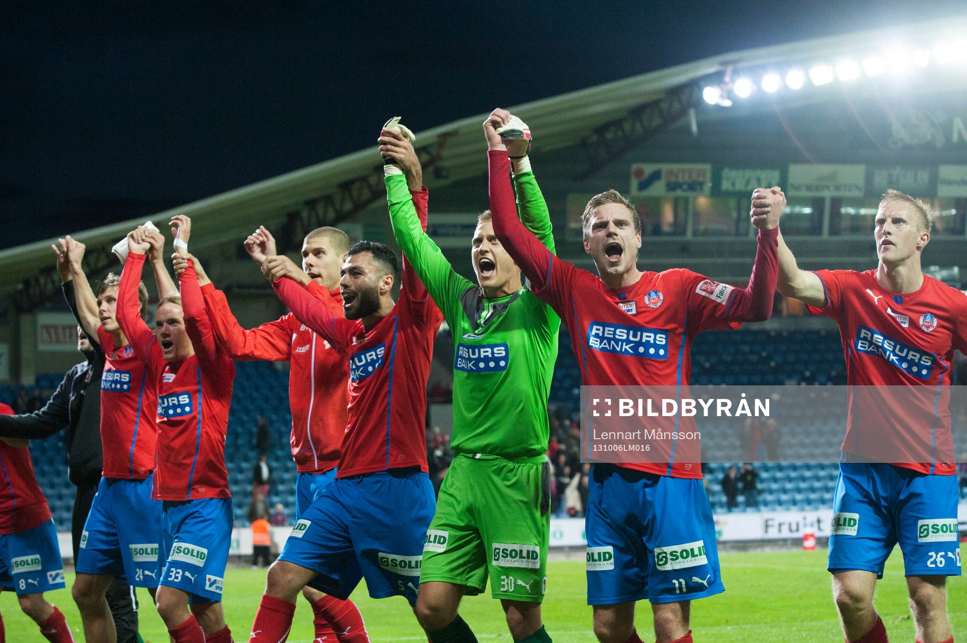 Matchen är slut och Helsingborg tackar supportrarna i