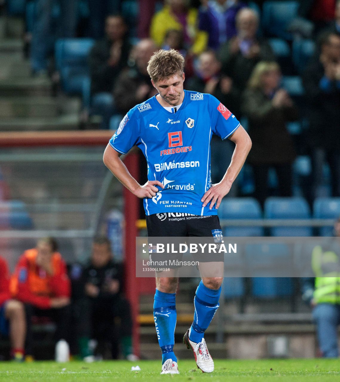 Matchen är slut och Halmstads Mikael Boman deppar i