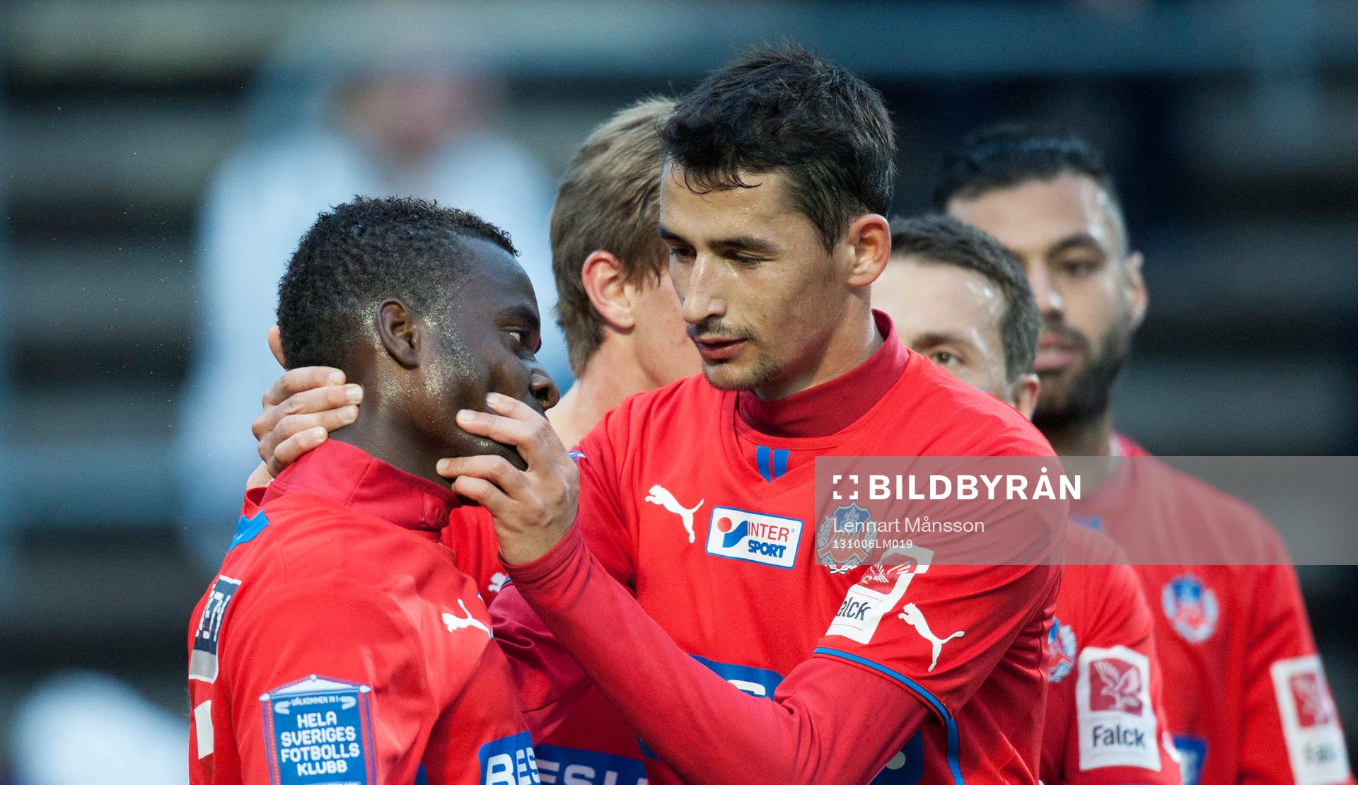 Helsingborgs David Accam har gjort 1-0 och Loret Sadiku