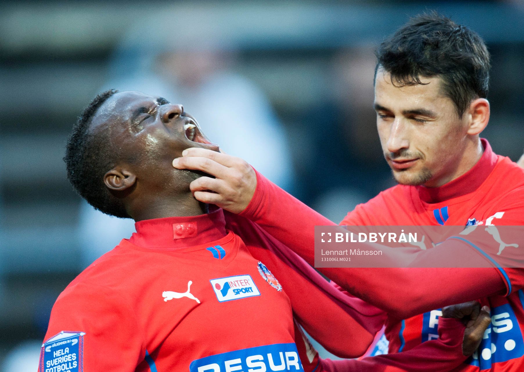 Helsingborgs David Accam har gjort 1-0 och Loret Sadiku