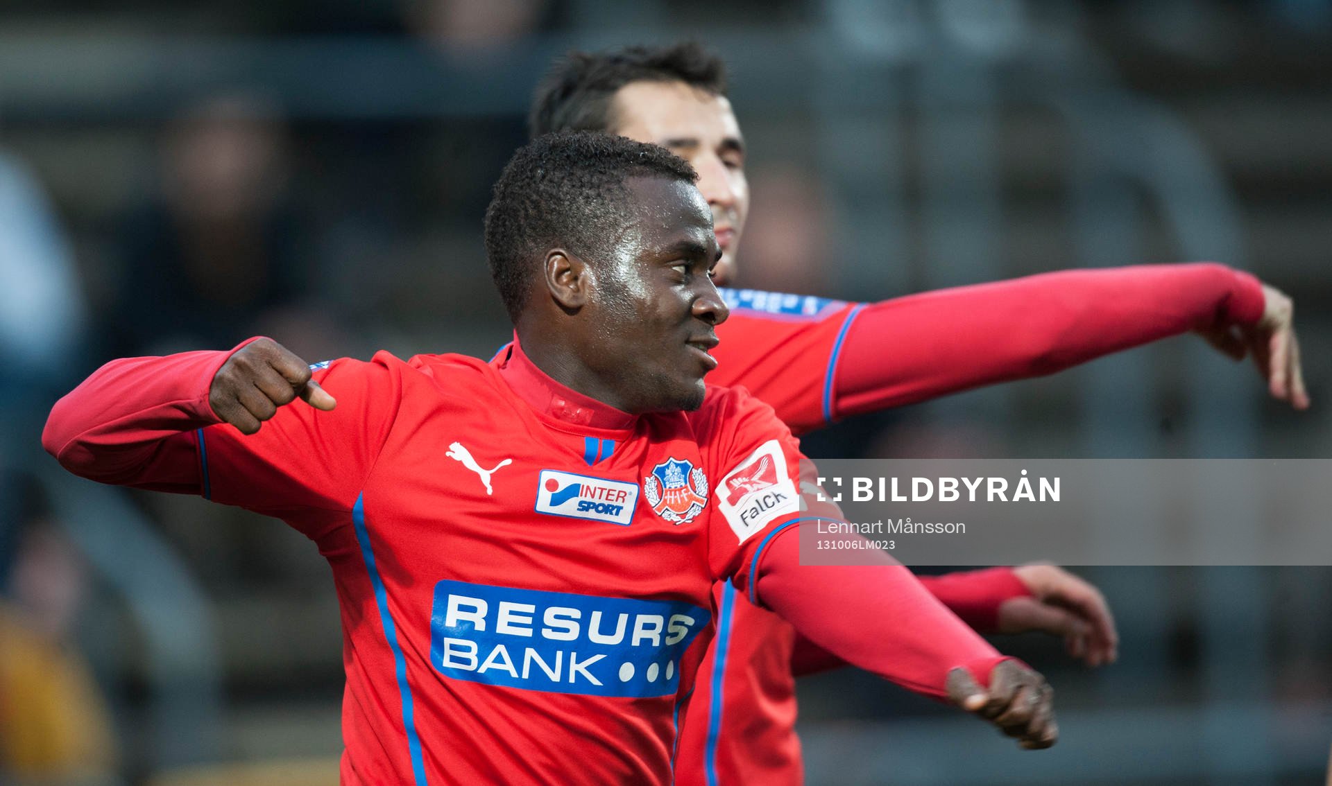 Helsingborgs David Accam har gjort 1-0 och Loret Sadiku