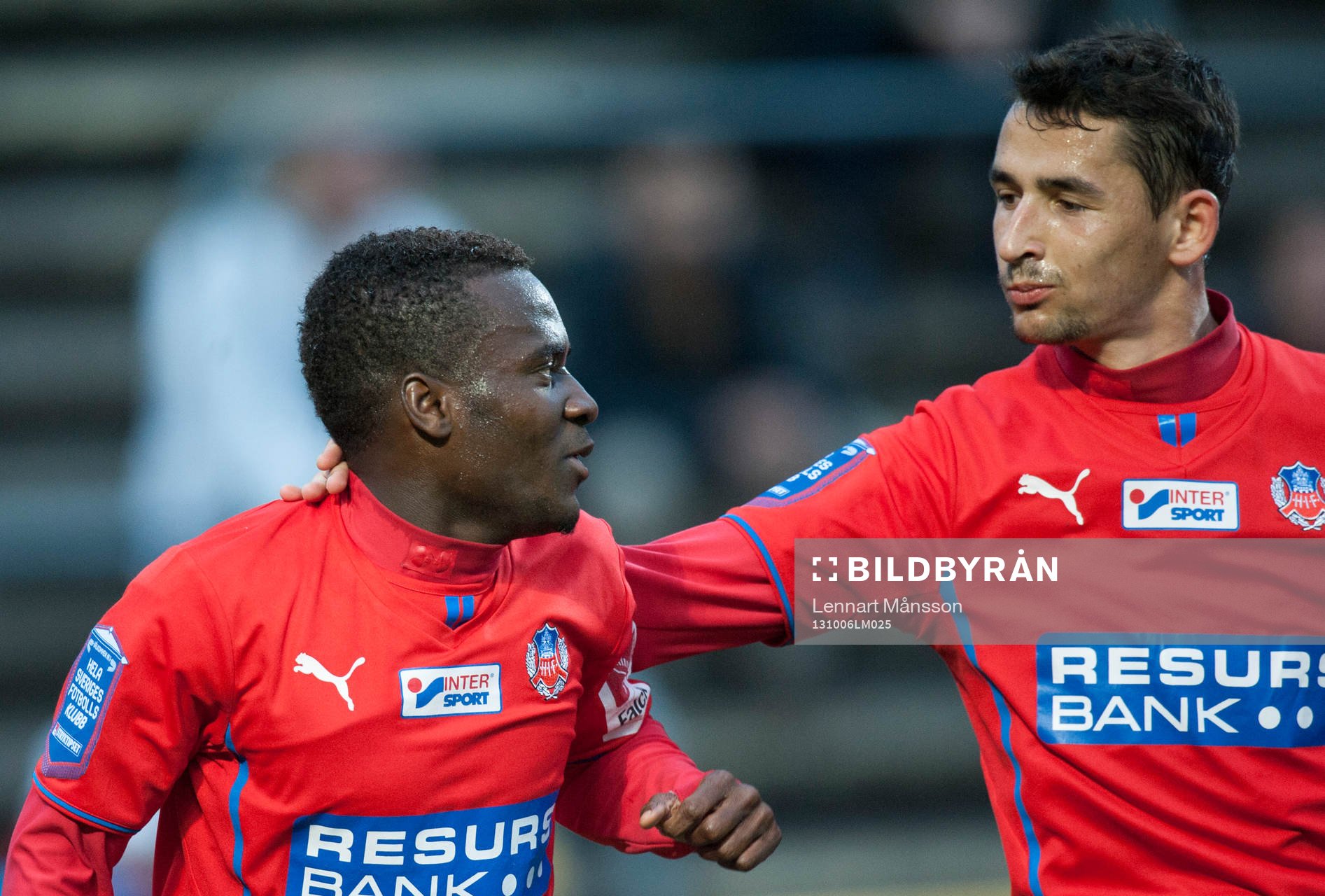 Helsingborgs David Accam har gjort 1-0 och Loret Sadiku