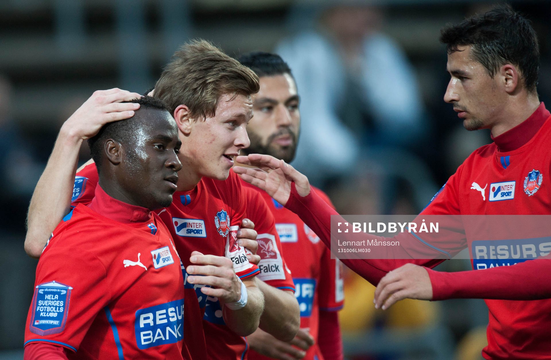 Helsingborgs David Accam har gjort 1-0 och Loret Sadiku