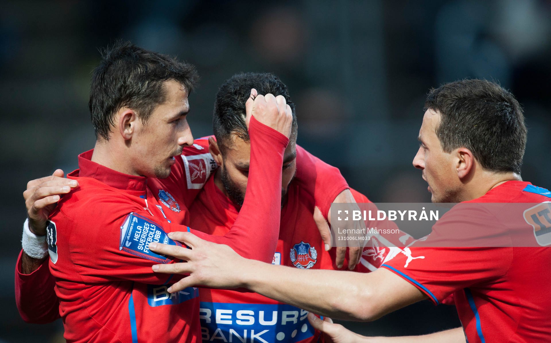 Helsingborgs Imad Khalili har gjort 2-0 och Loret Sadiku grattar på ett mycket speciellt sätt i matchen i allsvenskan mellan Helsingborg och Halmstad 6 oktober 2013.