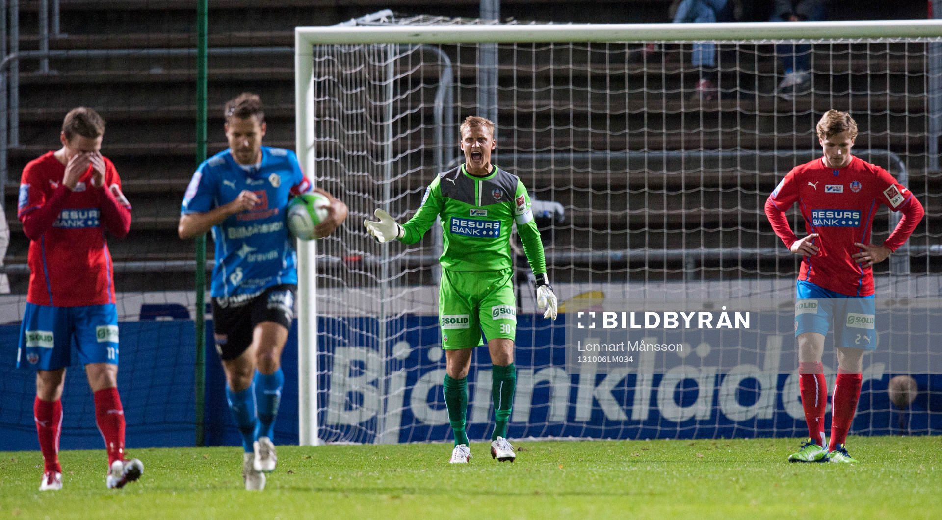 Helsingborgs målvakt Pär Hansson ilsken